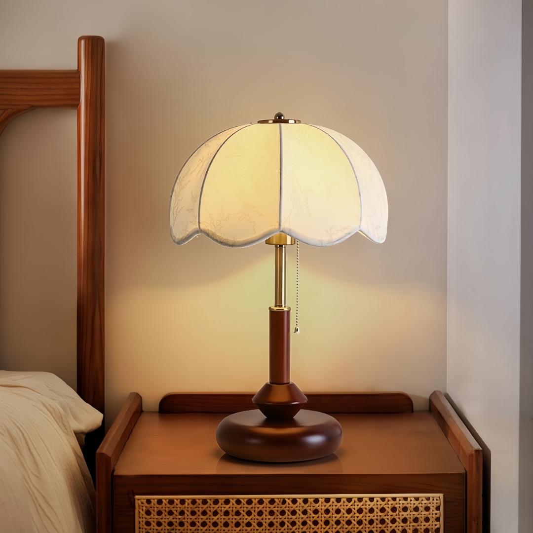 Home Textiles & Decorations - مصباح طاولة قبة مزخرفة بتصميم عتيق