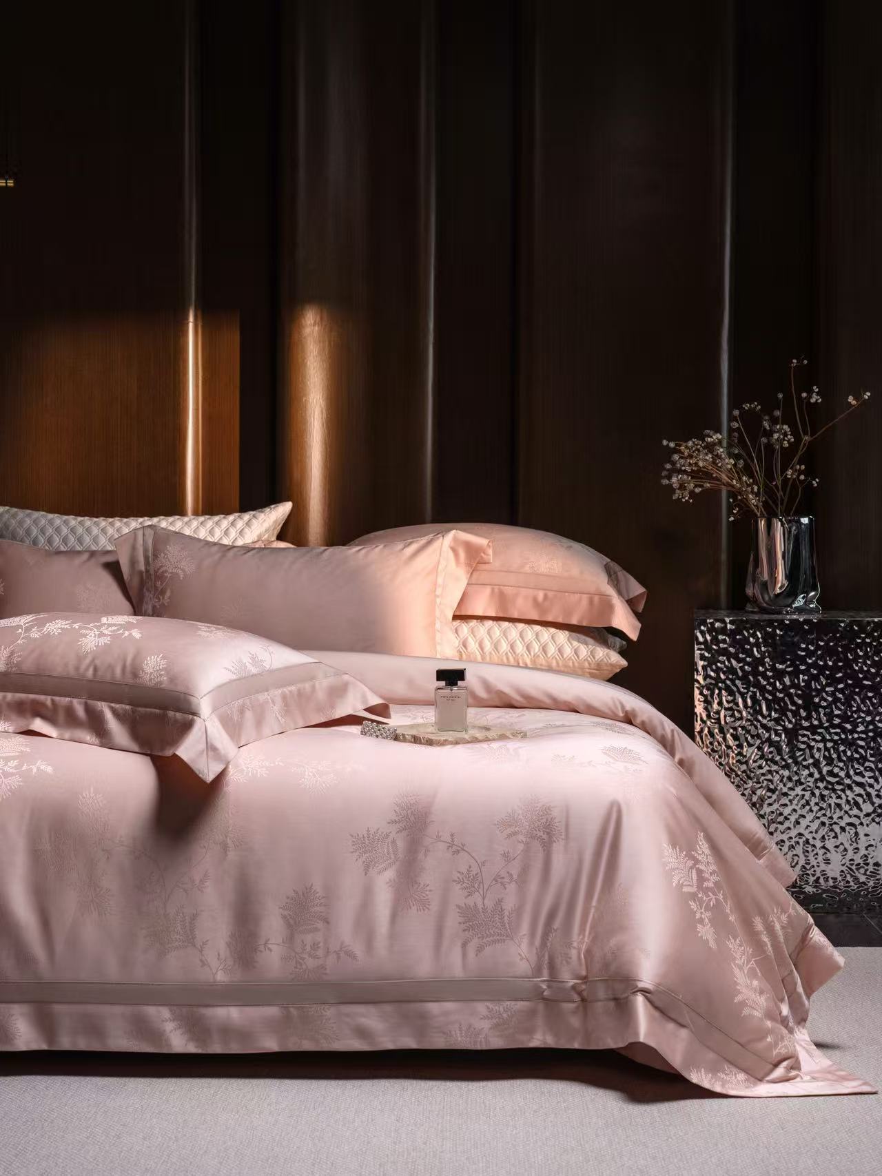 طقم أغطية سرير فاخر بنقشة زهور - مراجعة Home Textiles Luxury وسعره