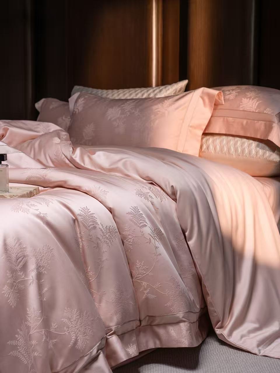 طقم أغطية سرير فاخر بنقشة زهور - مراجعة Home Textiles Luxury وسعره